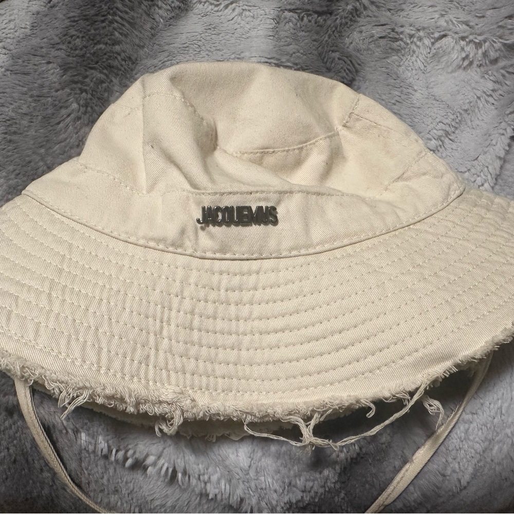 Jacquemus bucket hat